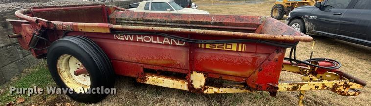 image for item II9290 New Holland 520  manure spreader
