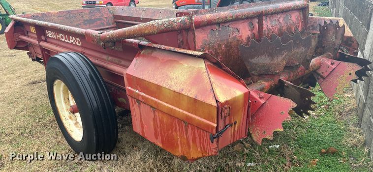 image for item II9290 New Holland 520  manure spreader