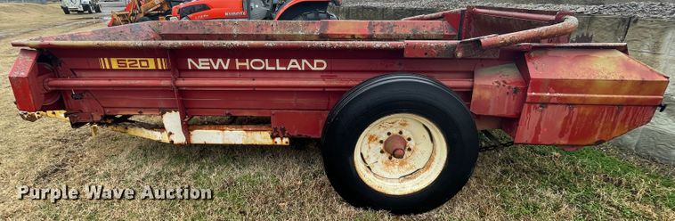 image for item II9290 New Holland 520  manure spreader