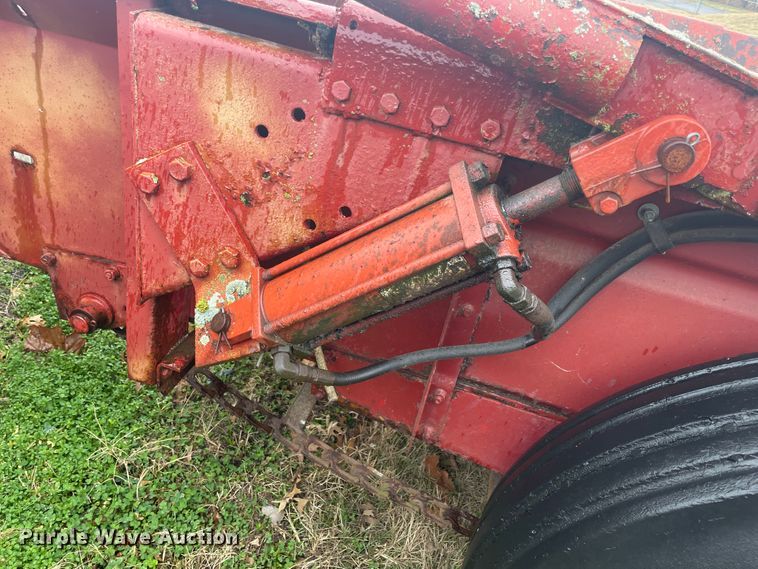 image for item II9290 New Holland 520  manure spreader