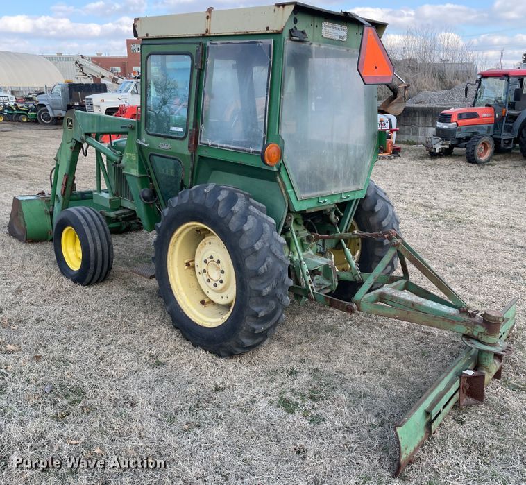 image for item II9291 John Deere 2040  tractor