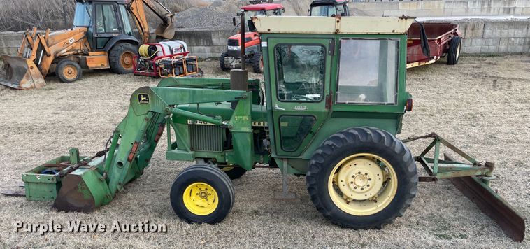 image for item II9291 John Deere 2040  tractor