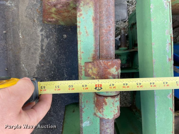 image for item II9291 John Deere 2040  tractor