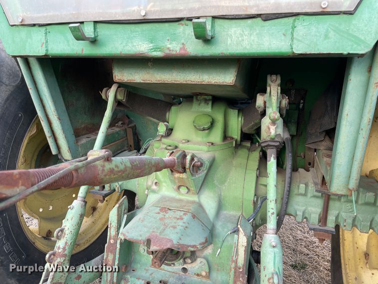 image for item II9291 John Deere 2040  tractor