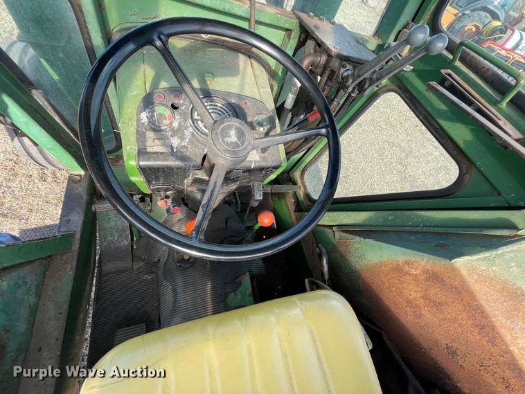 image for item II9291 John Deere 2040  tractor