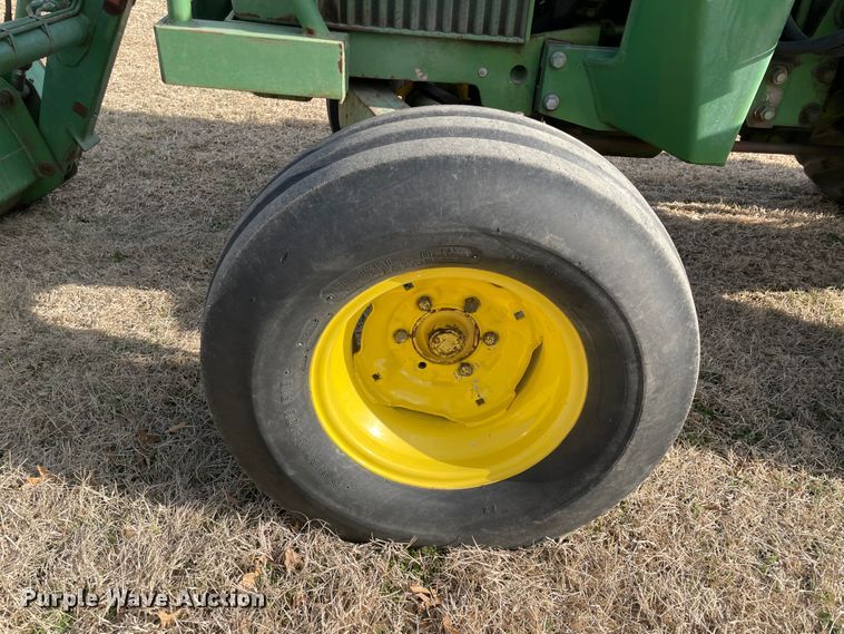 image for item II9291 John Deere 2040  tractor