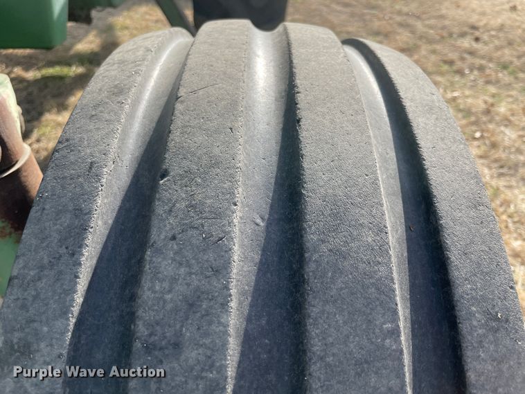 image for item II9291 John Deere 2040  tractor