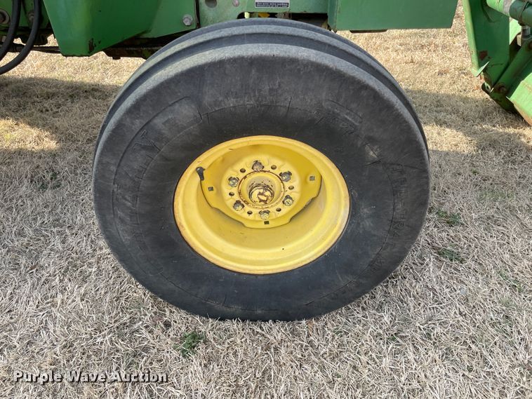 image for item II9291 John Deere 2040  tractor