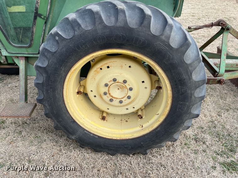 image for item II9291 John Deere 2040  tractor