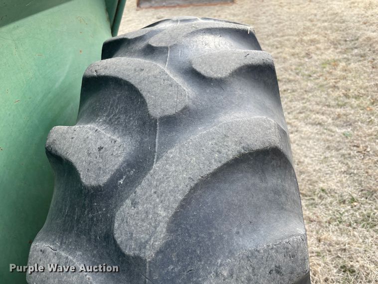 image for item II9291 John Deere 2040  tractor