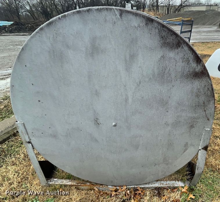 image for item II9295 148"L x 46" diameter oil tank