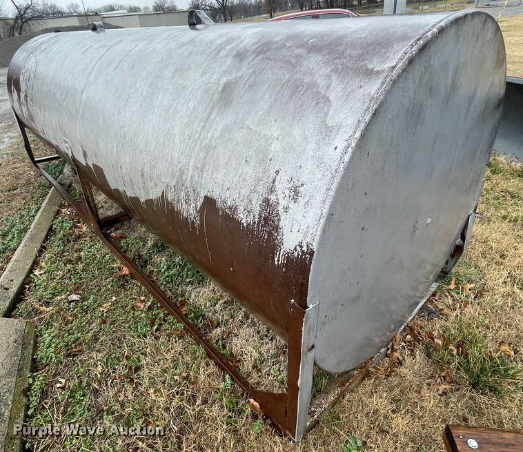 image for item II9295 148"L x 46" diameter oil tank