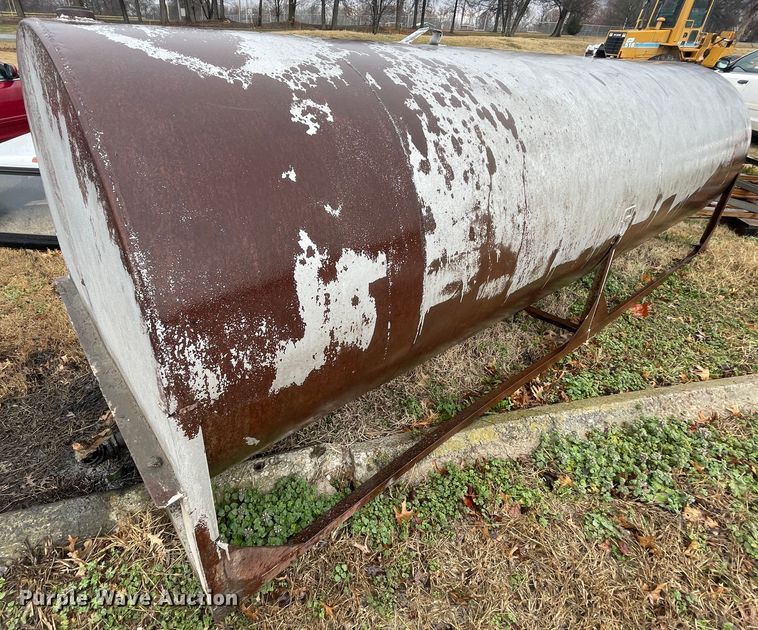 image for item II9295 148"L x 46" diameter oil tank
