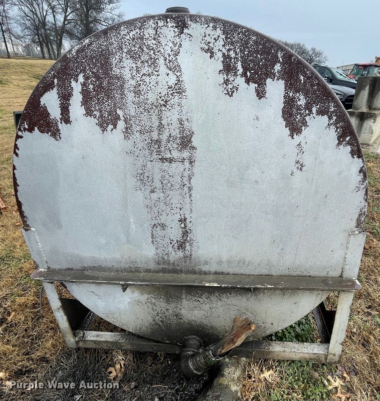 image for item II9295 148"L x 46" diameter oil tank