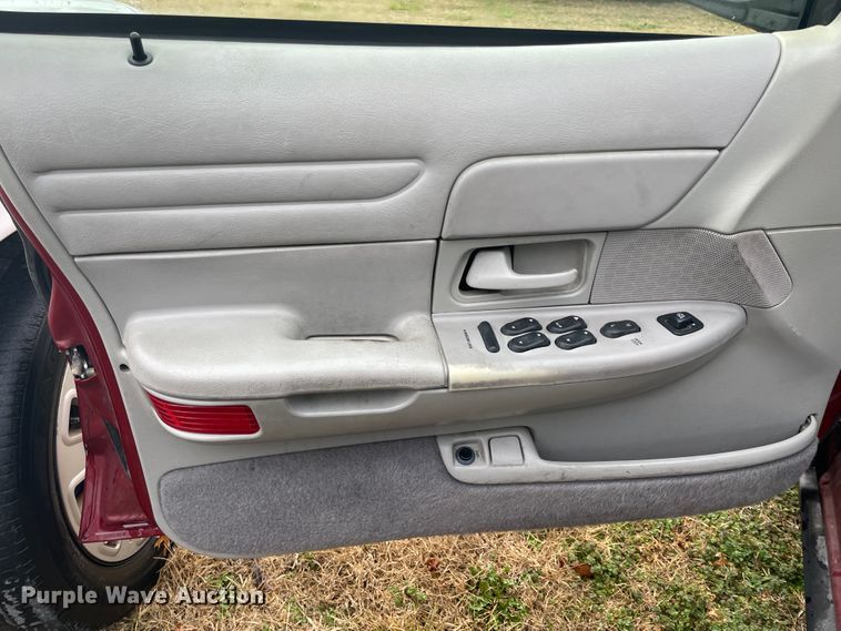 image for item II9298 2001 Ford Crown Victoria Police Interceptor