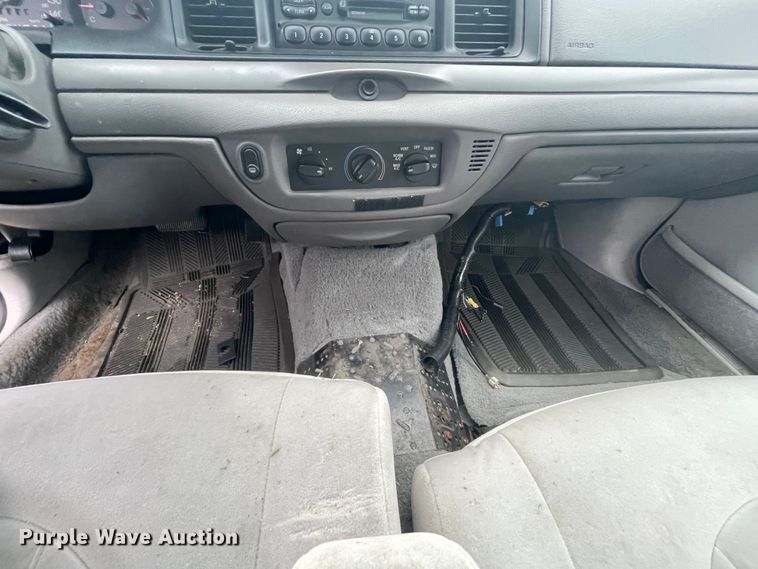 image for item II9298 2001 Ford Crown Victoria Police Interceptor