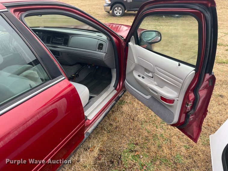 image for item II9298 2001 Ford Crown Victoria Police Interceptor