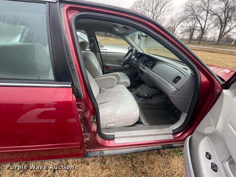 image for item II9298 2001 Ford Crown Victoria Police Interceptor