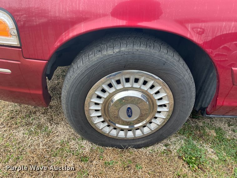 image for item II9298 2001 Ford Crown Victoria Police Interceptor