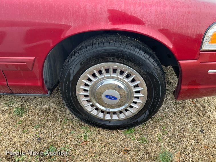 image for item II9298 2001 Ford Crown Victoria Police Interceptor