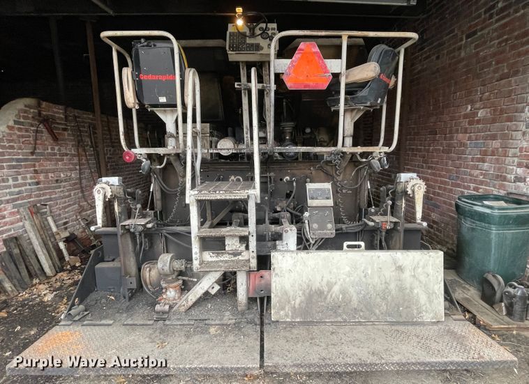 image for item II9299 Cedarapids CR351  paver