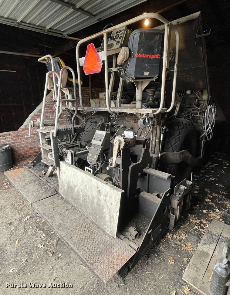 image for item II9299 Cedarapids CR351  paver