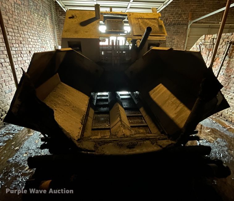 image for item II9299 Cedarapids CR351  paver