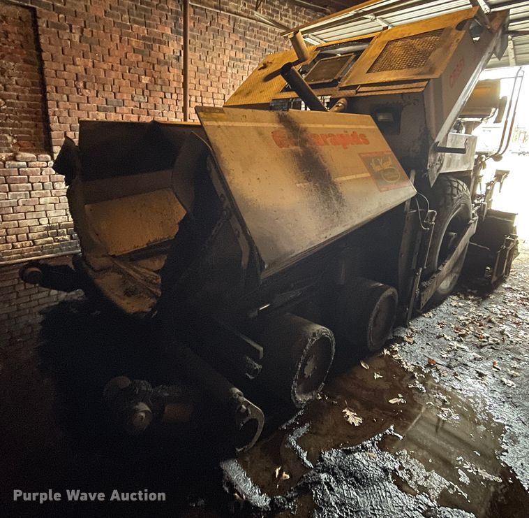 image for item II9299 Cedarapids CR351  paver