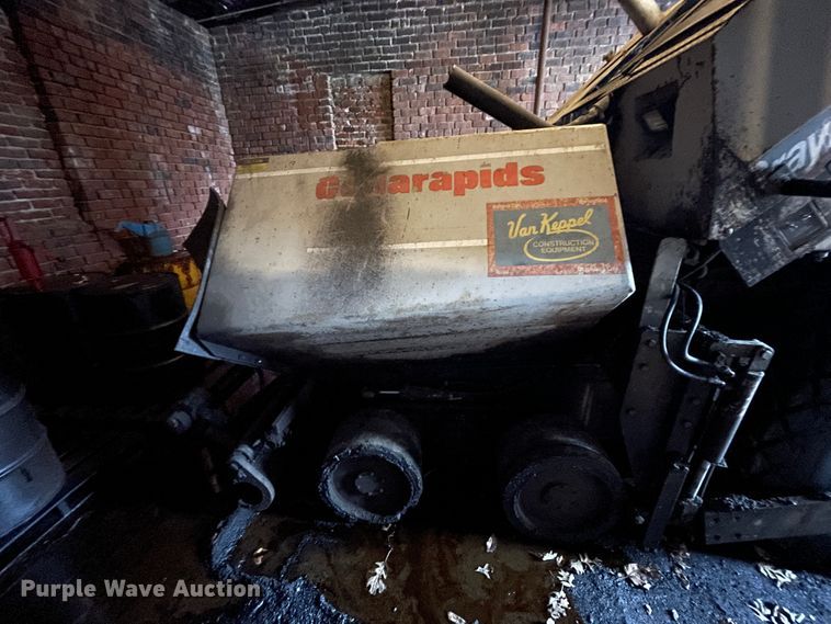 image for item II9299 Cedarapids CR351  paver