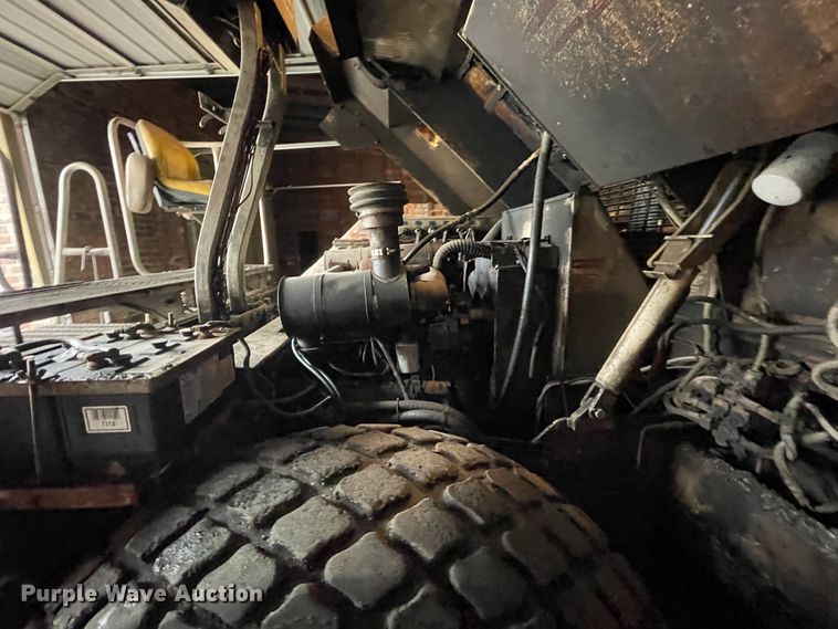 image for item II9299 Cedarapids CR351  paver