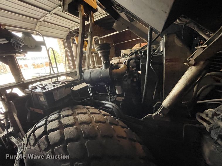 image for item II9299 Cedarapids CR351  paver