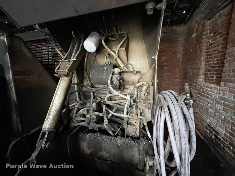 image for item II9299 Cedarapids CR351  paver