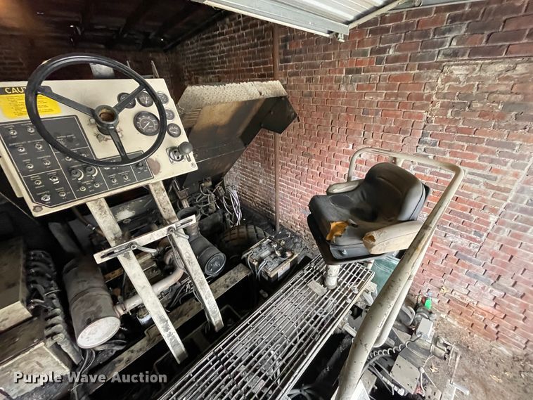 image for item II9299 Cedarapids CR351  paver