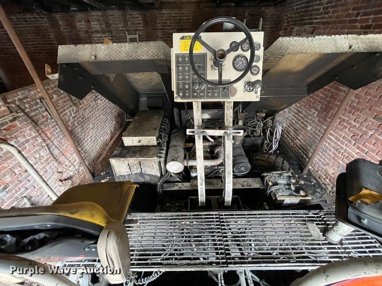 image for item II9299 Cedarapids CR351  paver