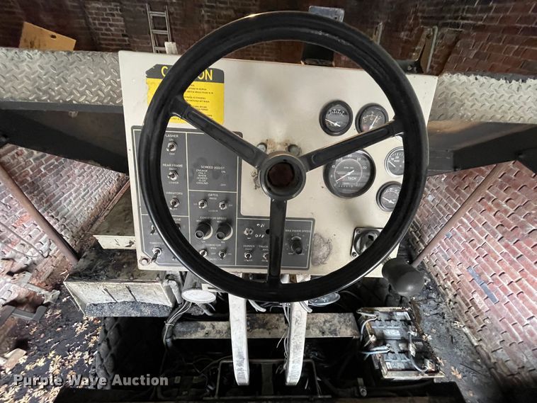 image for item II9299 Cedarapids CR351  paver