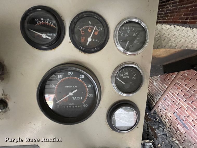 image for item II9299 Cedarapids CR351  paver