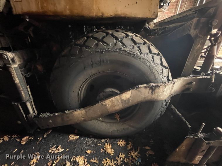 image for item II9299 Cedarapids CR351  paver