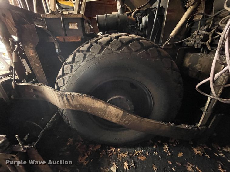 image for item II9299 Cedarapids CR351  paver