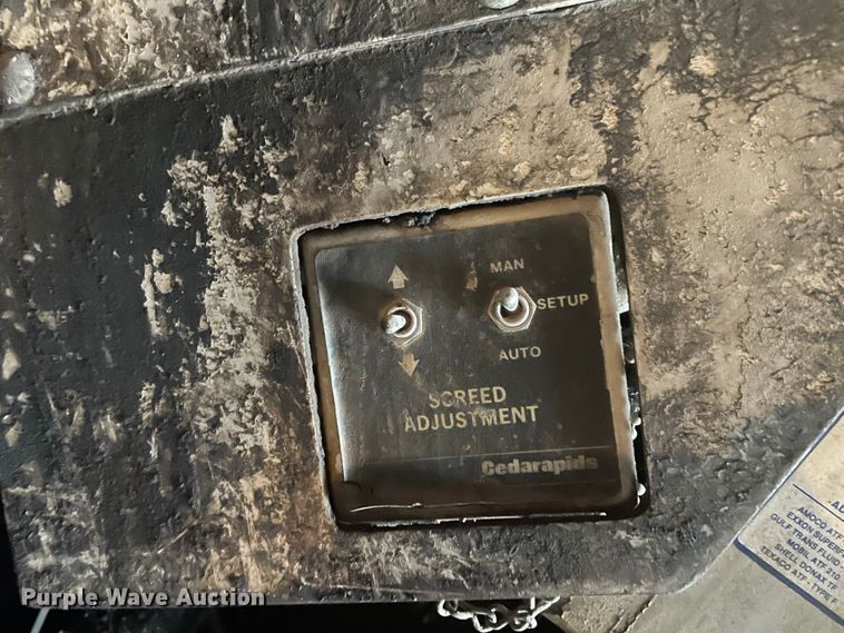 image for item II9299 Cedarapids CR351  paver