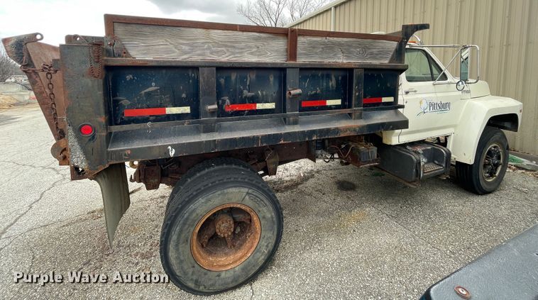 image for item II9300 1990 Ford F700  dump truck