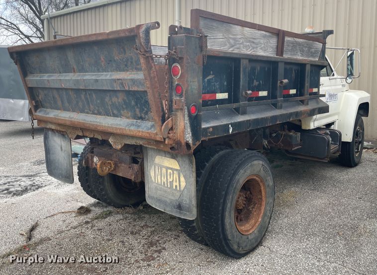 image for item II9300 1990 Ford F700  dump truck