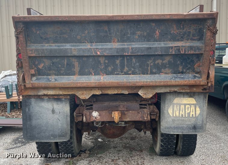 image for item II9300 1990 Ford F700  dump truck