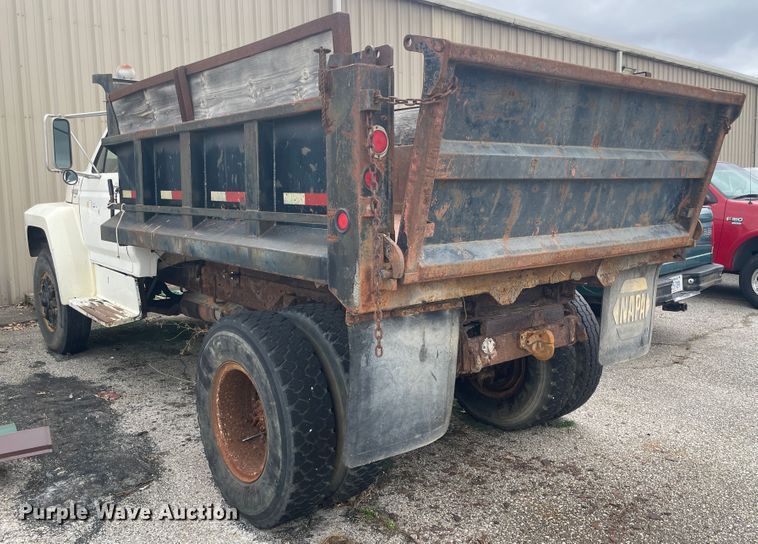 image for item II9300 1990 Ford F700  dump truck