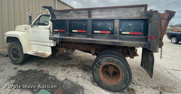 image for item II9300 1990 Ford F700  dump truck
