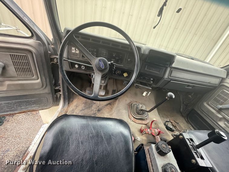 image for item II9300 1990 Ford F700  dump truck