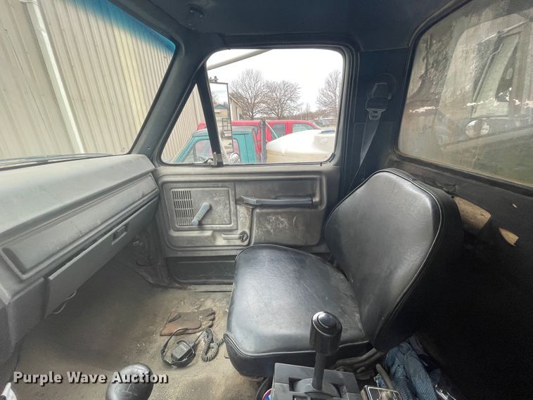 image for item II9300 1990 Ford F700  dump truck