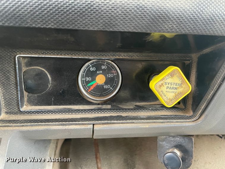 image for item II9300 1990 Ford F700  dump truck