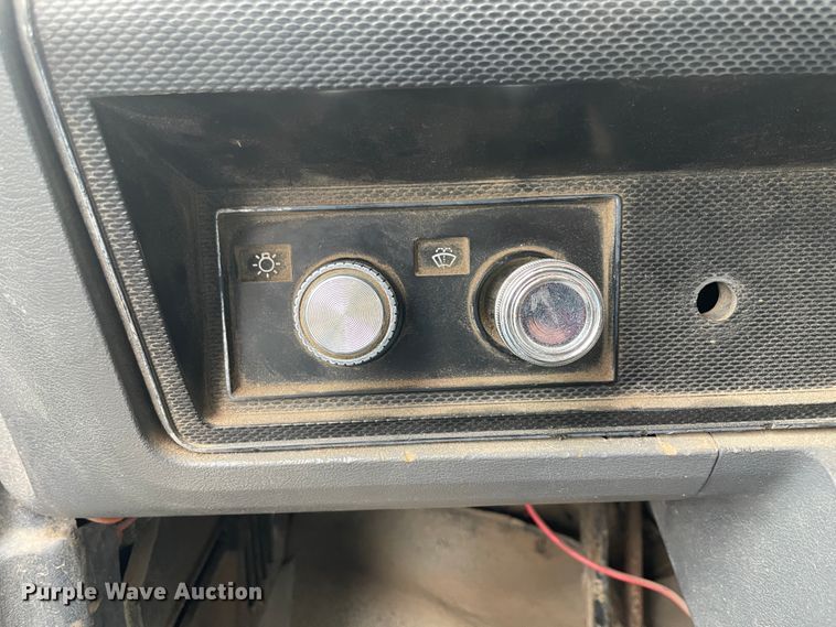 image for item II9300 1990 Ford F700  dump truck