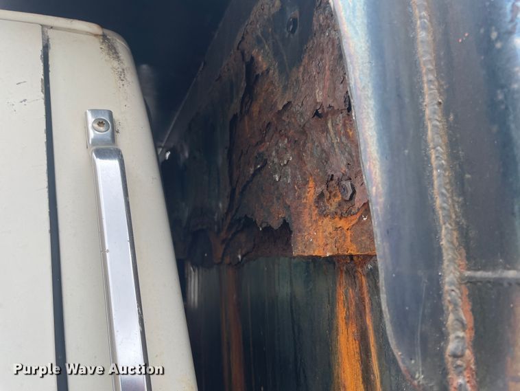 image for item II9300 1990 Ford F700  dump truck