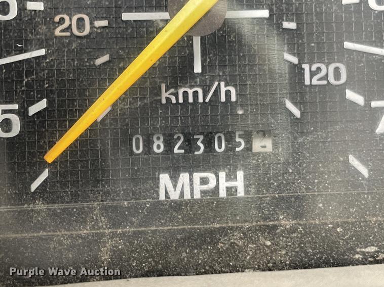 image for item II9300 1990 Ford F700  dump truck